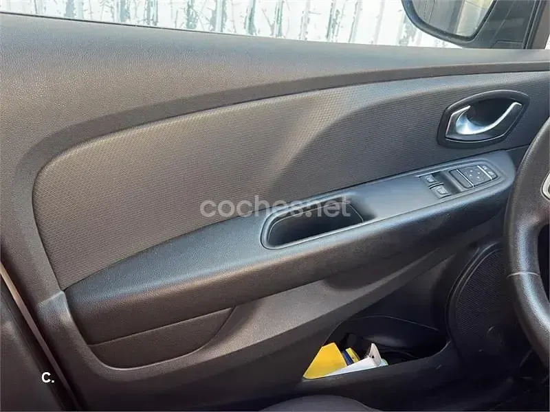 Usado Renault Clio IV LIMITED 90 CV (66 kW) 2018 Blanco Berlina
