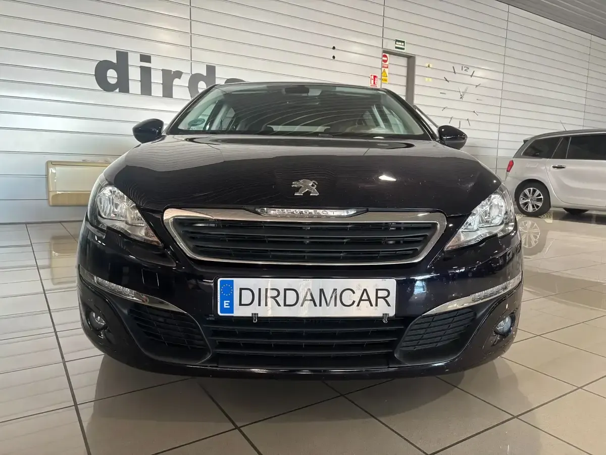 Usado Peugeot 308 Active 100 CV (73 kW) 2016 Azul Berlina