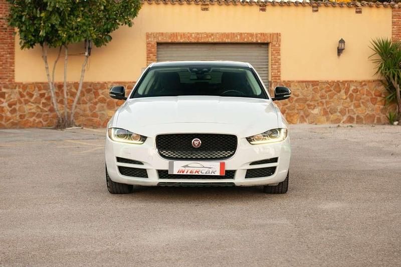 Usado Jaguar XE Pure 180 CV (132 kW) 2018 Blanco Berlina