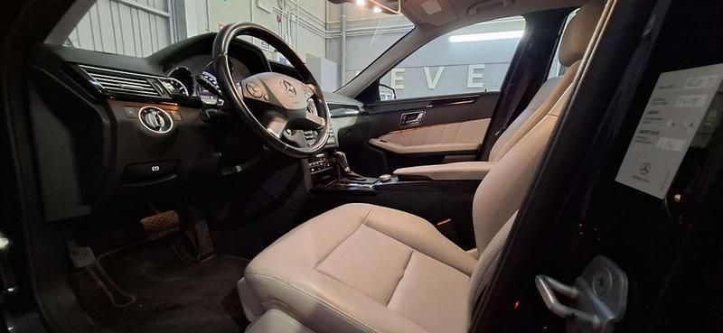 Usado Mercedes E200 184 CV (135 kW) 2011 Negro Berlina