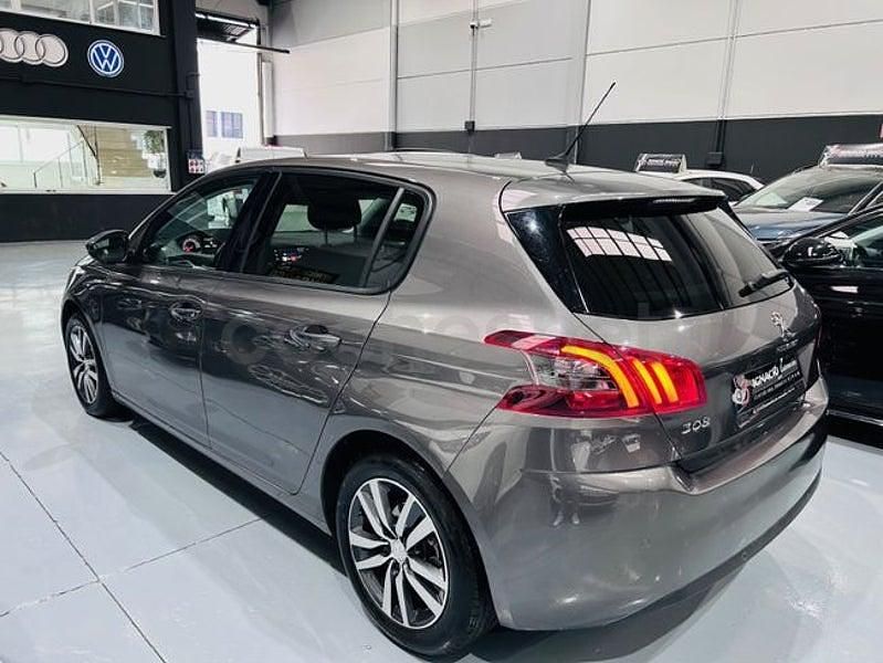 Usado Peugeot 308 Style 130 CV (95 kW) 2021 Gris / plata Berlina