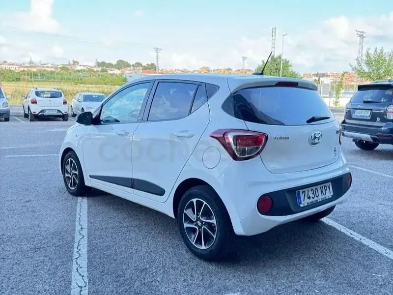 Usado Hyundai i10 GO! 67 CV (49 kW) 2018 Blanco Utilitario
