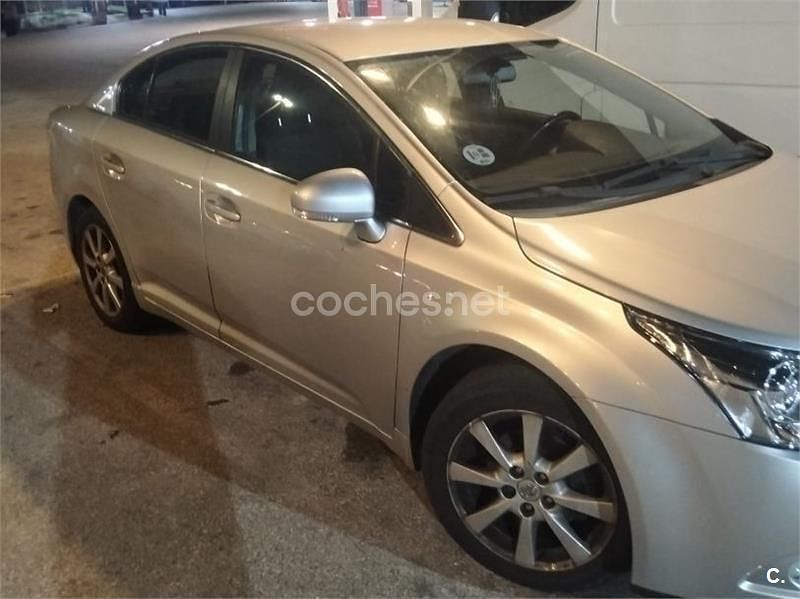 Usado Toyota Avensis Sol 126 CV (92 kW) 2009 Gris / plata Berlina