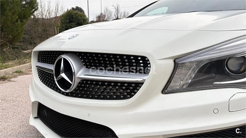 Usado Mercedes CLA200 Shooting Brake AMG line 136 CV (100 kW) 2016 Blanco Familiar