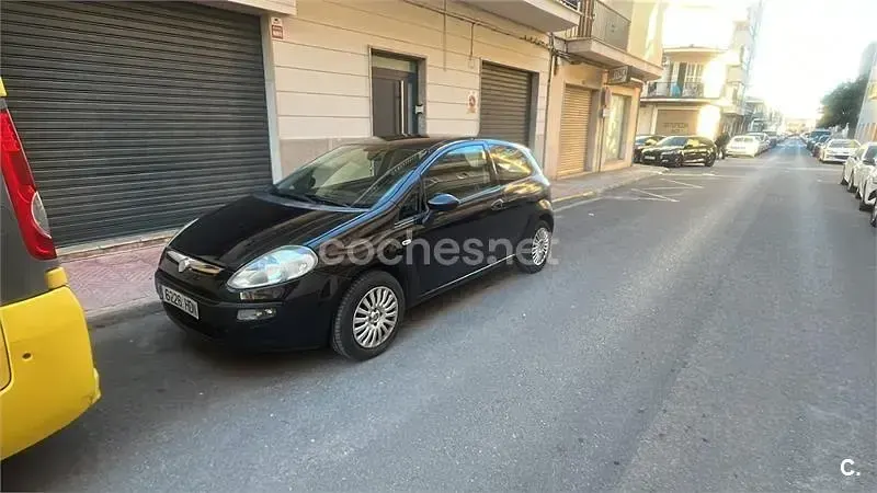 Usado Fiat Punto Evo Dynamic 77 CV (56 kW) 2011 Negro Utilitario