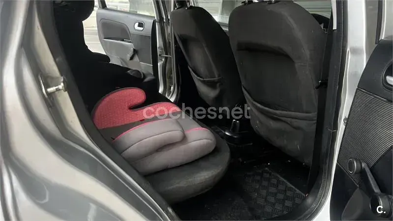 Usado Ford Fiesta Ambiente 70 CV (51 kW) 2006 Gris / plata Utilitario