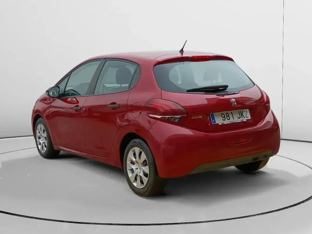 Usado Peugeot 208 Active 100 CV (73 kW) 2015 Rojo Utilitario