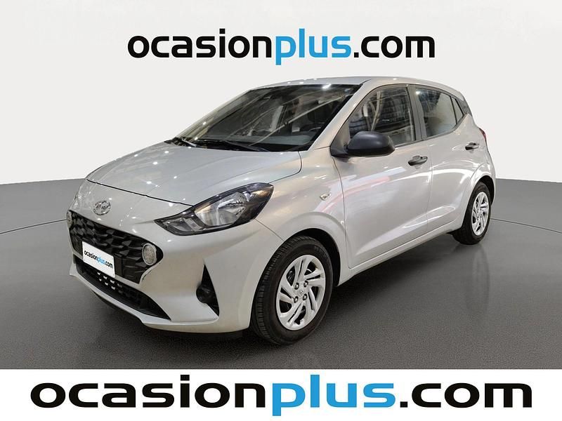 Gris plata Usado 2022 Hyundai i10 Utilitario | 10.228 € (Precio justo) - Imagen 1/4