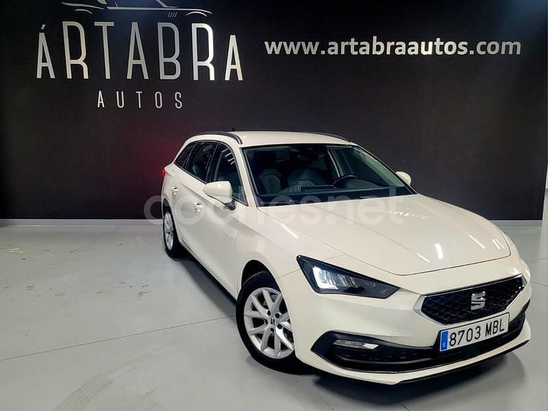 Usado Seat Leon Style 115 CV (84 kW) 2022 Blanco Familiar