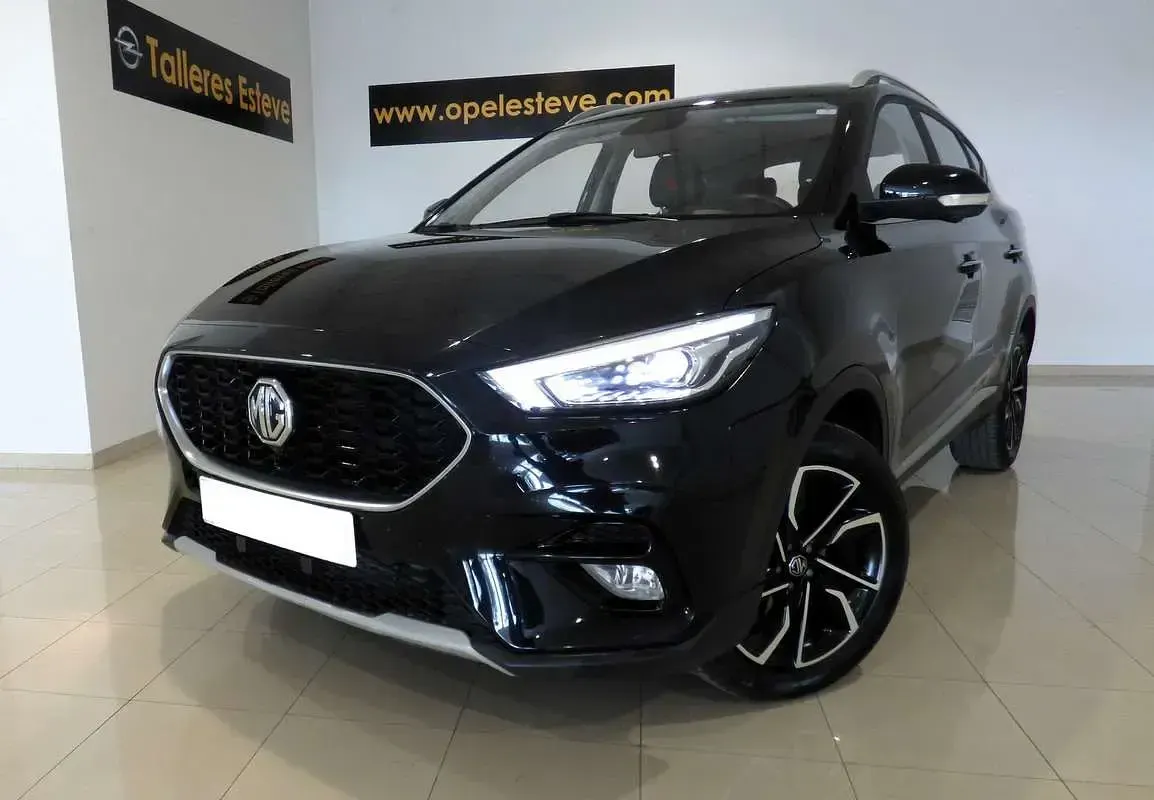 Usado MG ZS Luxury 111 CV (81 kW) 2022 Negro SUV