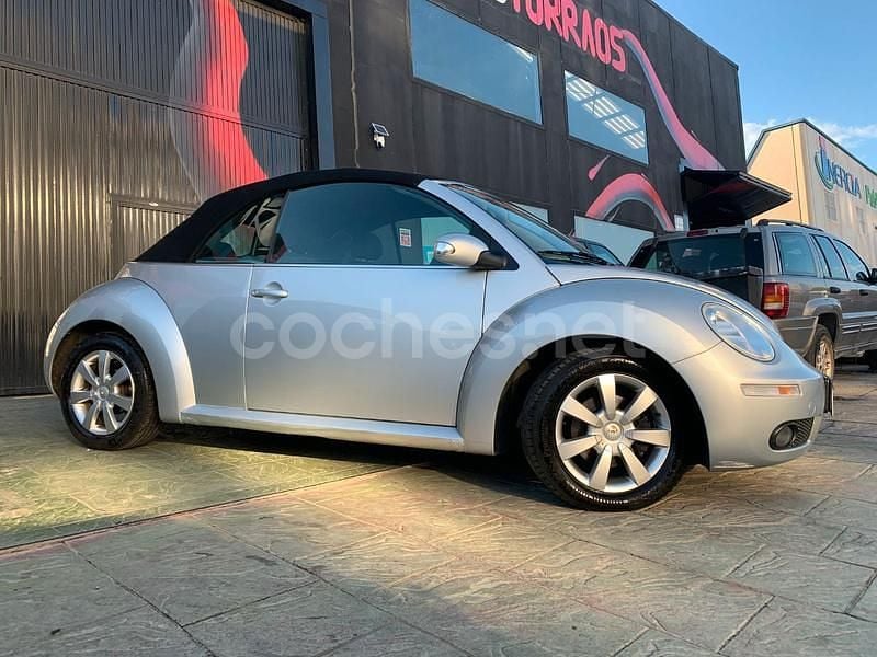 Begagnad VW New Beetle 105 HK (77 kW) 2007 Grå Halvkombi