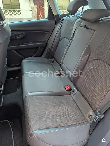 Usado Seat Leon ST FR 150 CV (110 kW) 2015 Rojo Familiar