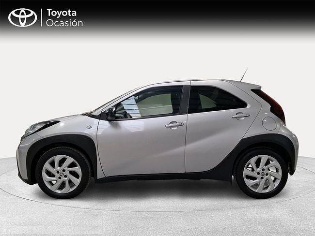 Usado Toyota Aygo X Play 72 CV (52 kW) 2024 Gris / plata SUV