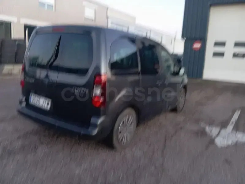 Usado Peugeot Partner Tepee Active 100 CV (73 kW) 2016 Azul Monovolumen