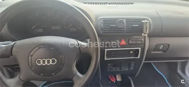 Usado Audi A3 Ambition 110 CV (80 kW) 2000 Azul Utilitario