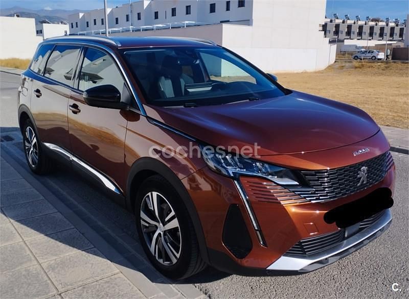 Usado Peugeot 5008 Allure 130 CV (95 kW) 2022 Marrón Monovolumen