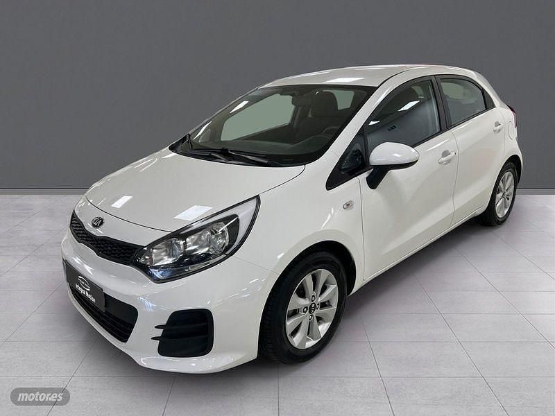 Usado Kia Rio 77 CV (56 kW) 2017 Blanco Berlina