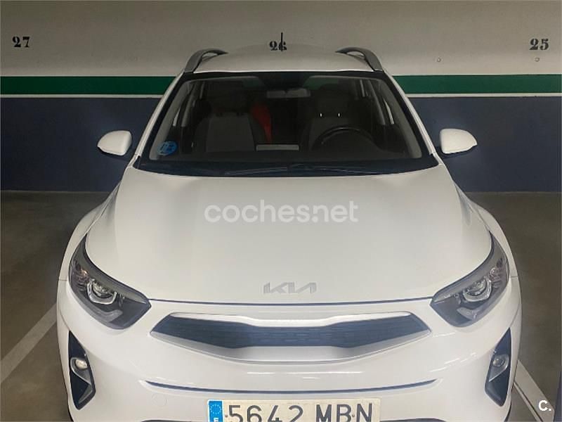 Usado Kia Stonic 100 HP (73 kW) 2022 Branco SUV