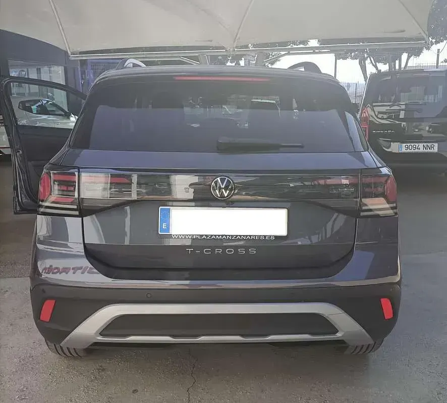 Usado VW T-Cross 116 CV (85 kW) 2025 Gris SUV