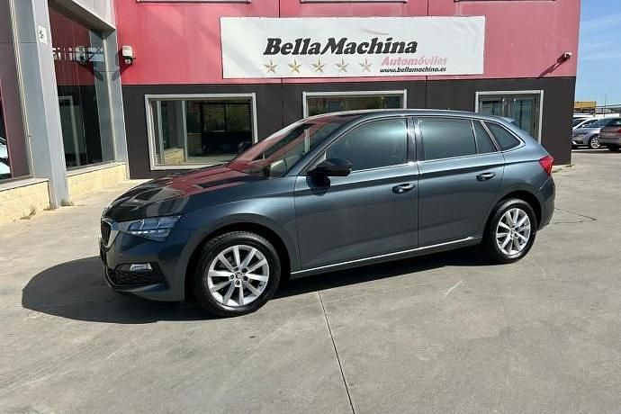 Usado Skoda Scala Ambition 111 CV (81 kW) 2021 Amarillo Utilitario