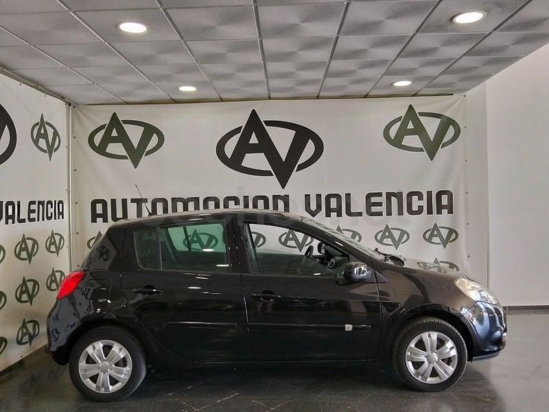 Begagnad Renault Clio II Business 75 HK (55 kW) 2011 Svart Sedan