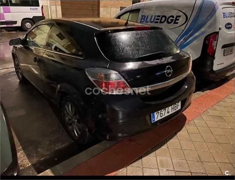 Negro Usado 2010 Opel Astra GTC Sport Berlina | 2500 € (Buen precio) - Imagen 1/4