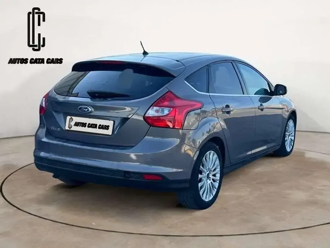 Usado Ford Focus Titanium 114 CV (83 kW) 2012 Gris Utilitario