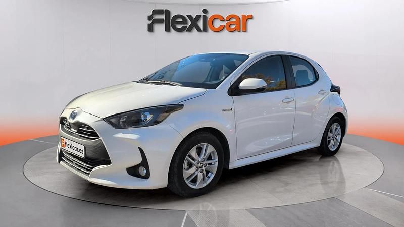 Usado Toyota Yaris Hybrid Business Edition 116 CV (85 kW) 2021 Blanco Utilitario
