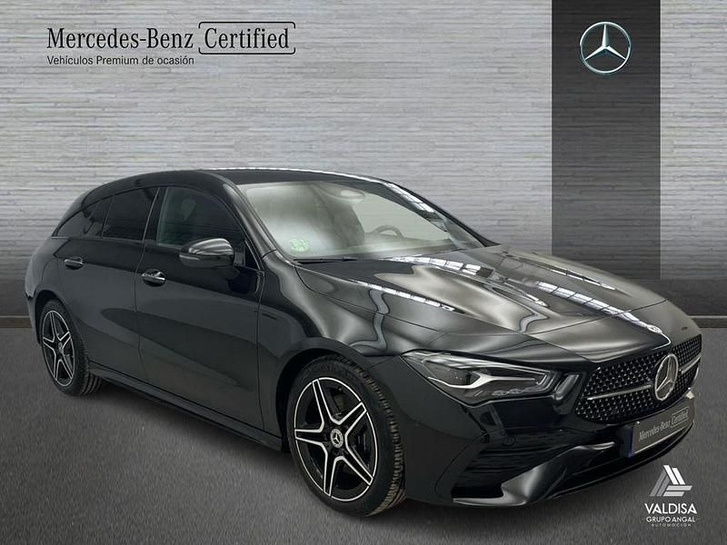 Usado Mercedes CLA220 Shooting Brake AMG line 190 CV (139 kW) 2025 Negro Familiar