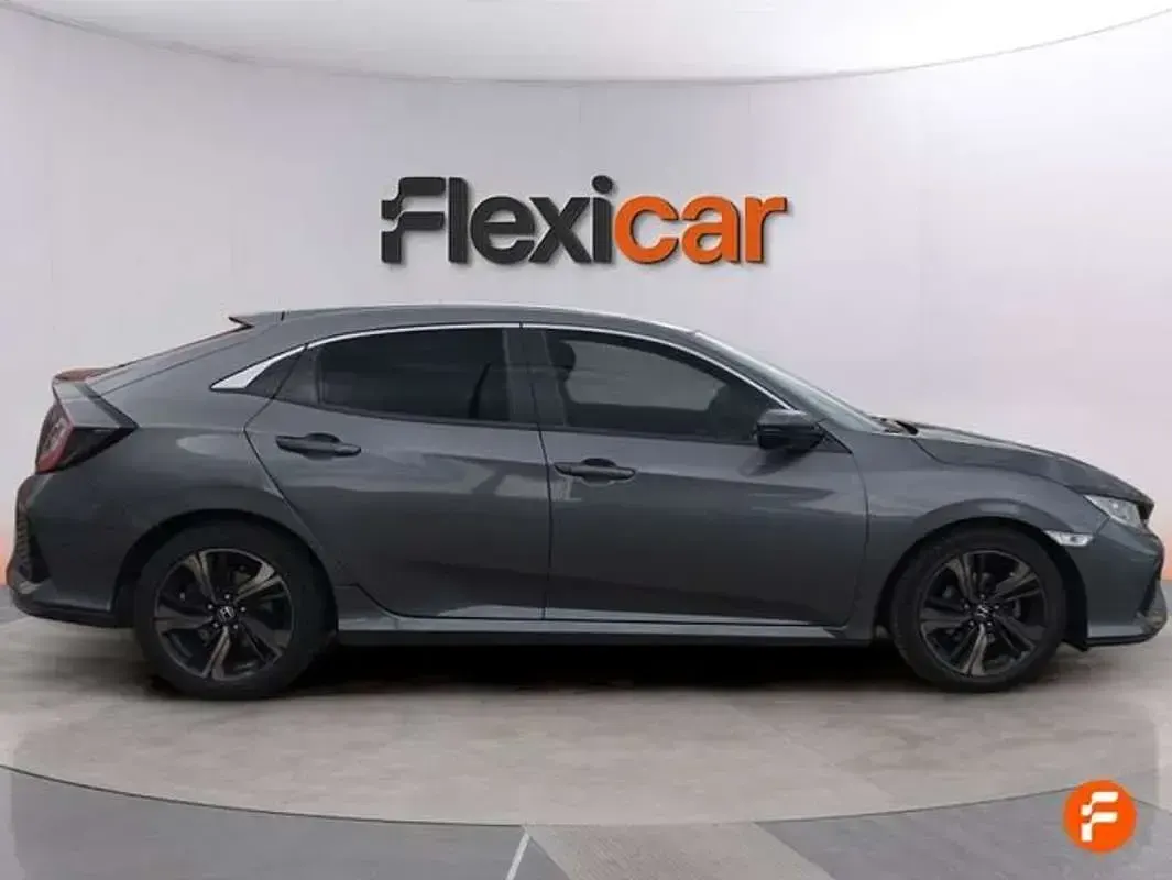Usado Honda Civic Comfort 126 CV (92 kW) 2019 Gris Utilitario