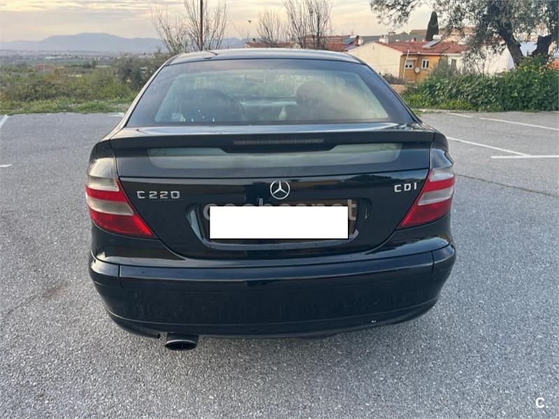 Usado Mercedes C220 143 CV (105 kW) 2003 Negro Berlina