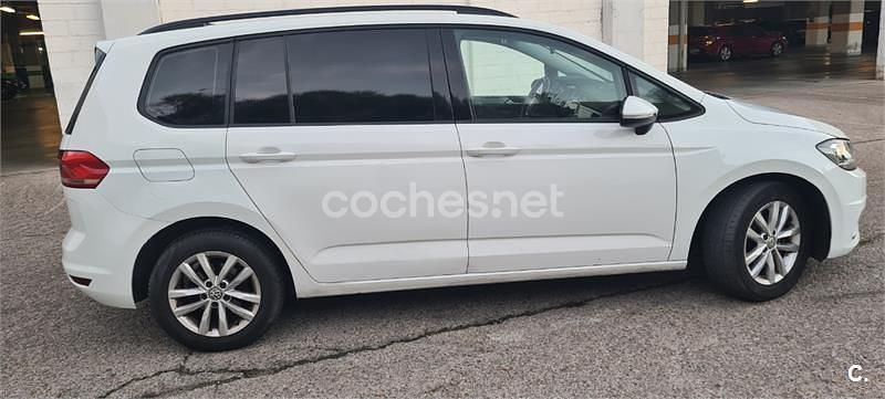 Usado VW Touran Business 115 CV (84 kW) 2018 Blanco Monovolumen