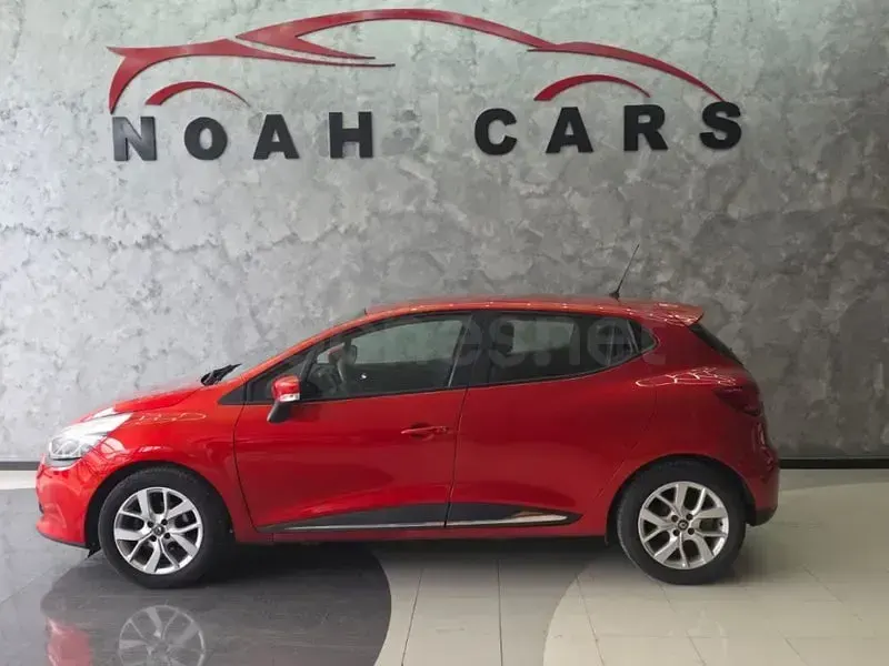 Usado Renault Clio IV Business 90 CV (66 kW) 2015 Granate Berlina