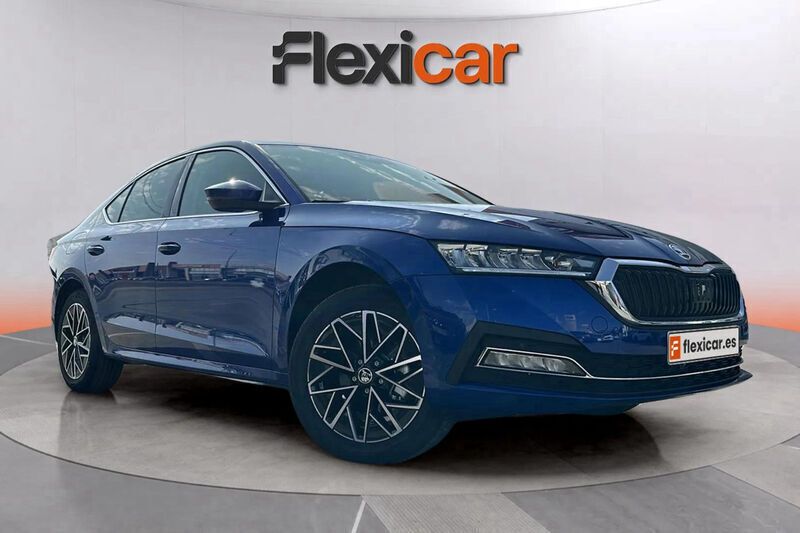 Azul Nuevo 2025 Skoda Octavia SportLine Berlina | 23.990 € (Super precio) - Imagen 1/4