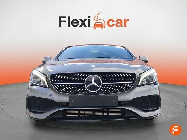 Usado Mercedes CLA220 Shooting Brake 177 CV (130 kW) 2017 Gris / plata Familiar