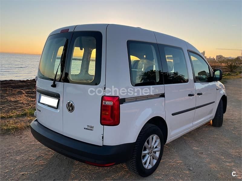 Usado VW Caddy Trendline 110 CV (80 kW) 2016 Blanco Monovolumen