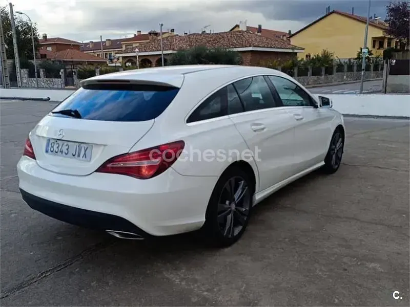 Usado Mercedes CLA200 Shooting Brake 136 CV (100 kW) 2017 Blanco Familiar