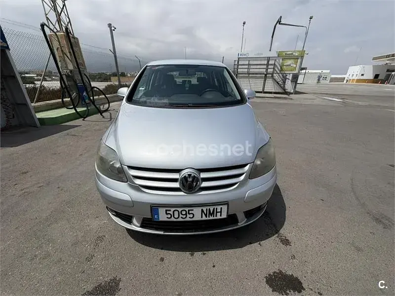 Usado VW Golf Plus Cross Highline 140 CV (102 kW) 2007 Gris / plata Monovolumen