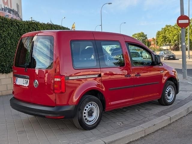 Usado VW Caddy 102 CV (75 kW) 2020 Rojo Monovolumen