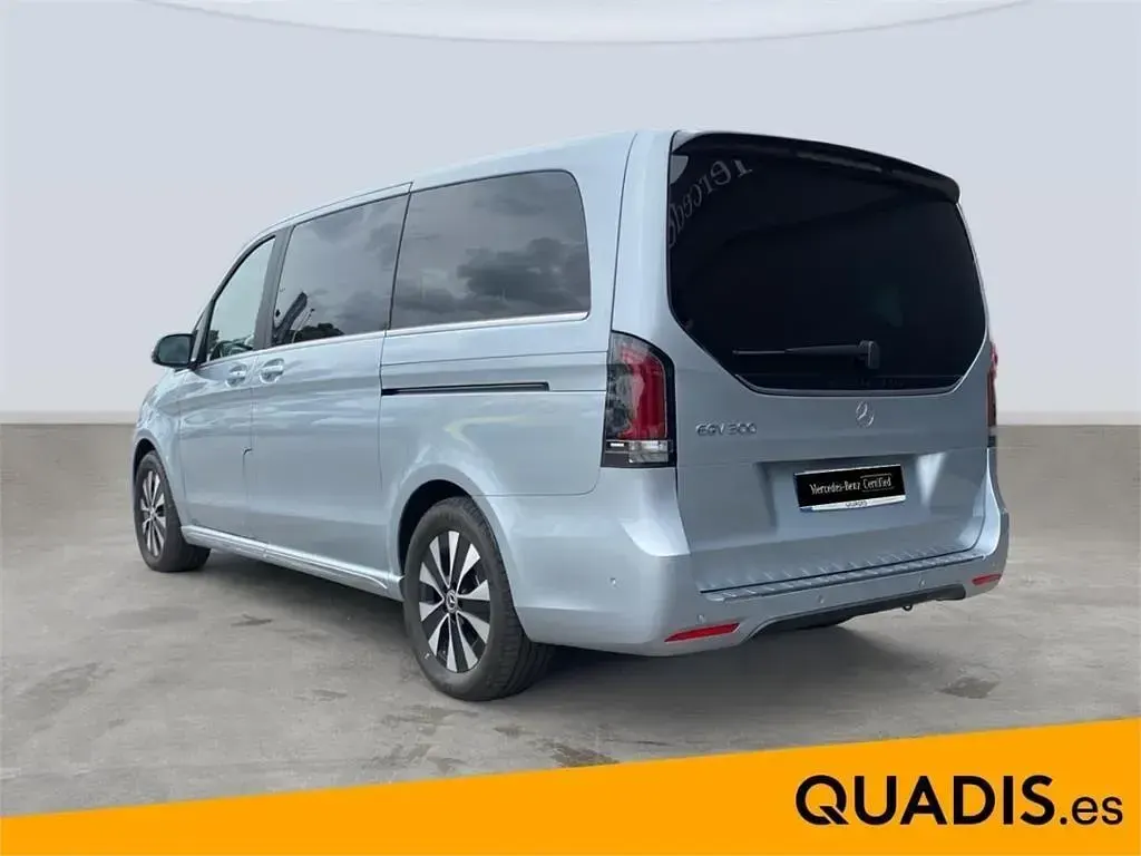 Usado Mercedes EQV300 150 kW (204 CV) 2026 Plata met Monovolumen