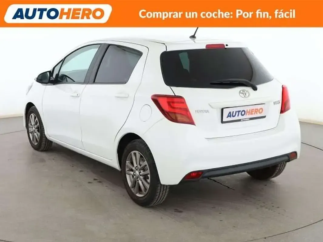 Usado Toyota Yaris Active 90 CV (66 kW) 2015 Blanco Utilitario