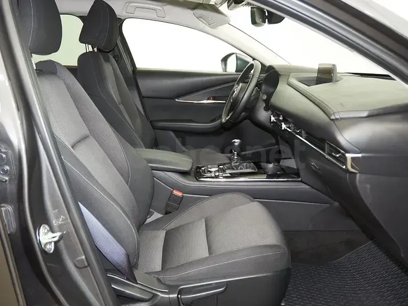 Usado Mazda CX-30 Exclusive-Line 140 CV (102 kW) 2025 Gris / plata SUV
