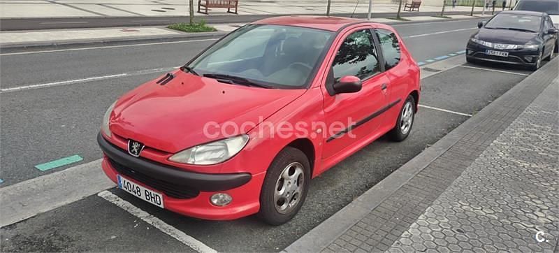 Rojo Usado 2002 Peugeot 206 Berlina | 1700 € (Precio justo) - Imagen 1/4