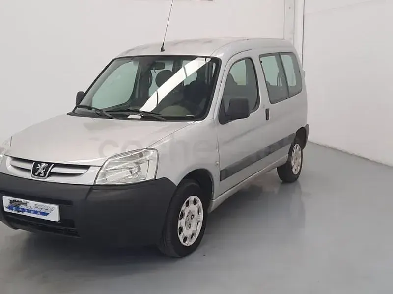 Usado Peugeot Partner Tepee 75 CV (55 kW) 2010 Gris / plata Monovolumen