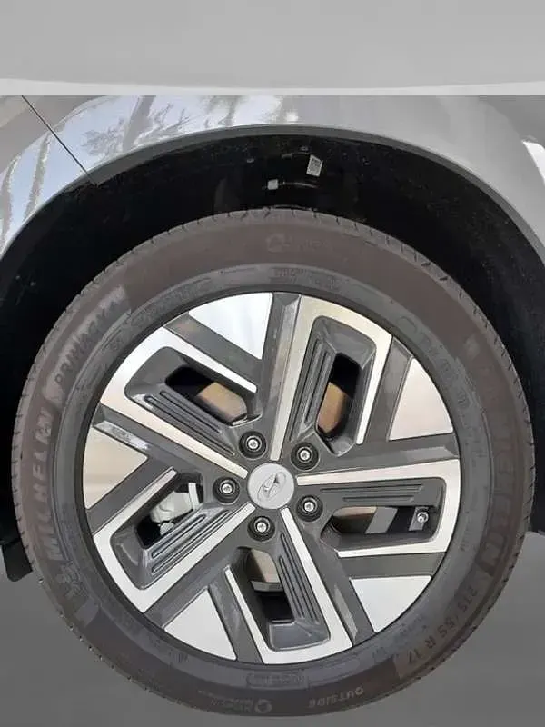 Usado Hyundai Kona 100 kW (136 CV) 2023 Gris SUV