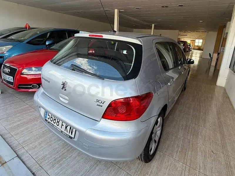 Usado Peugeot 307 90 CV (66 kW) 2007 Gris / plata Berlina