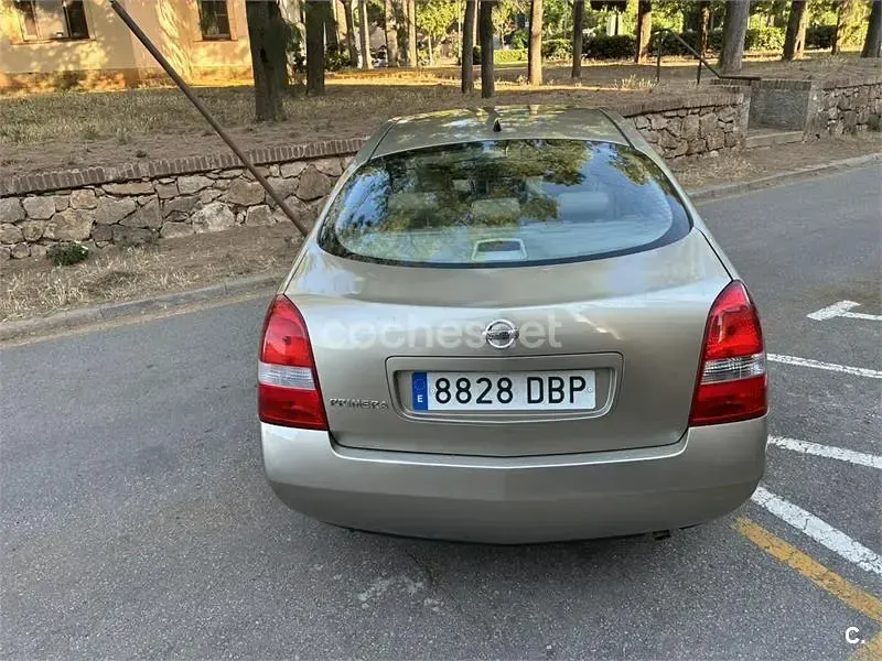Usado Nissan Primera Acenta 140 CV (102 kW) 2004 Beige Berlina