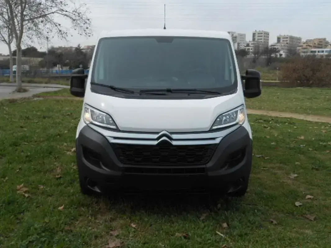 Usado Citroën Jumper 140 CV (102 kW) 2021 Blanco Monovolumen
