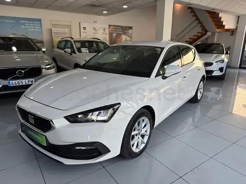 Usado Seat Leon Style 115 CV (84 kW) 2021 Blanco Berlina