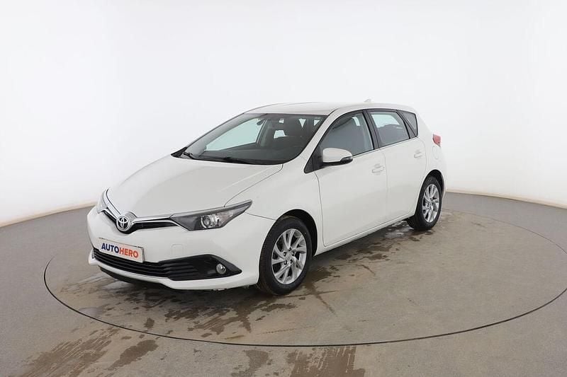 Usado Toyota Auris Active 115 CV (84 kW) 2015 Blanco Berlina